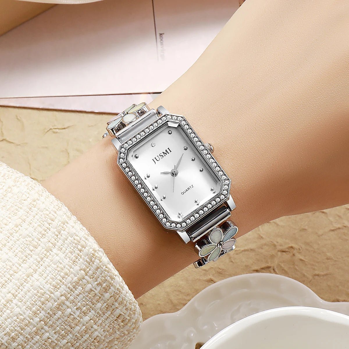 SaneShoppe-Square Design Women's Wristwatch 2026 - Lightweight Luxury, Small-Circle Bracelet Style